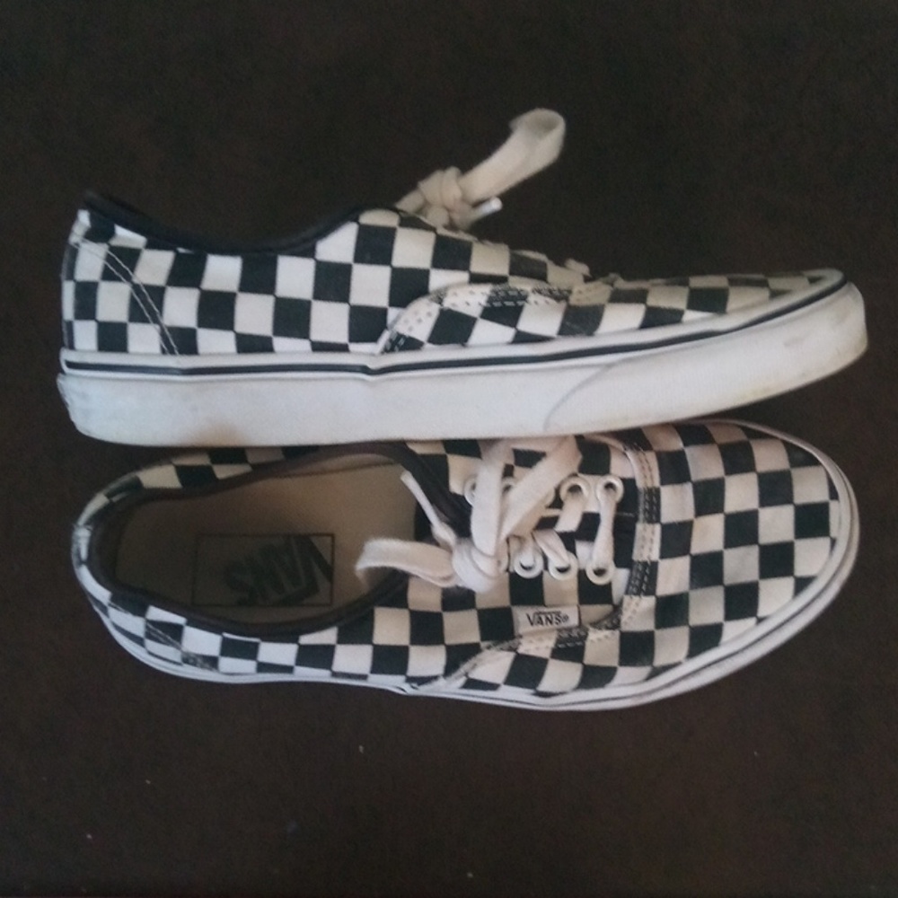 Checkered lace Vans offers welcome